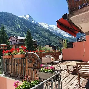 https://chamonix-hyper-centre-terrasse-vue-mont-blanc-parking.hotels-rhonealpes.com